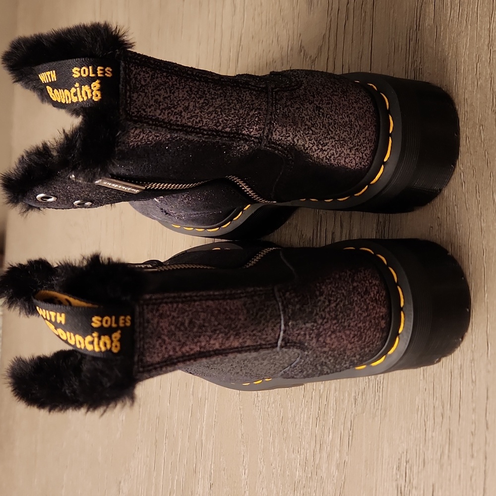 🔥 NWT Dr. Martens Jadon Faux Fur-Lined Distressed Metallic Platform Boots 7 - Picture 3 of 7